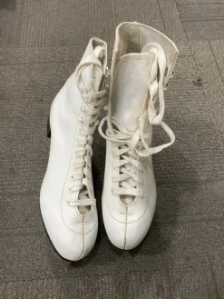 Used WomensFigure Skate White Senior 8