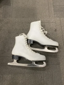 Used WomensFigure Skate White Senior 8